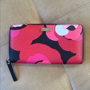 Kate Spade Red and Pink Graphic floral 🌺 Wallet